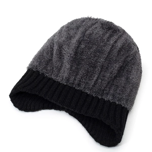 Bonnet d'hiver en tricot avec fausse fourrure grise et protège-oreilles noirs pour homme