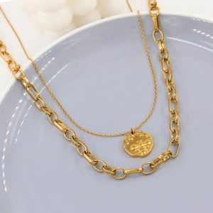 Double-layered gold stainless steel necklace with round bee pendant and chunky paperclip chain