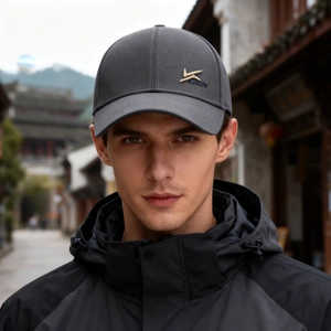 Men's dark gray thermal baseball cap with K AMAN embroidery for outdoor leisure activities