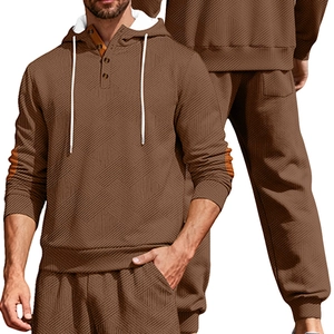 Ensemble de survêtement marron pour homme avec texture géométrique et capuche à cordon