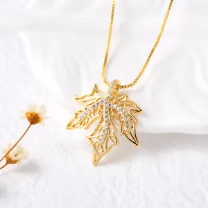 Macro shot of maple leaf gold pendant necklace with size 23x25mm and weight details