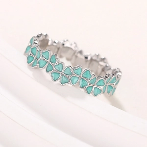 Bague ajustable argentée trèfle à quatre feuilles avec émail vert clair et cœur