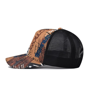 Trucker pet met graffiti-stijl, bruin kleurverloop en ademend mesh aan de achterkant