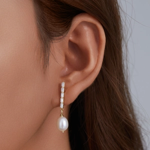Elegant 925 silver stud earrings with freshwater pearls and rectangular zircon stones