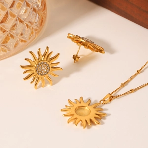 Elegant 18K gold stainless steel sunflower jewelry set with necklace and stud earrings