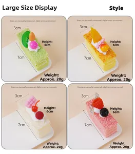 Detailansicht von 4 Mousse-Kuchen-Modellen in verschiedenen Farben mit 7x3x6cm Größe