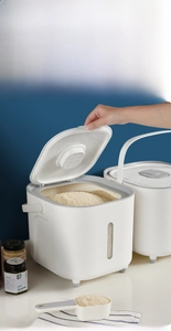 Detail view of the airtight kitchen rice container with transparent window and handle