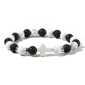 Herren Perlenarmband mit Lavastein, weißem Türkis und einem Kreuzanhänger