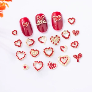 Charm's pour ongles cœurs rouges avec cadres dorés et strass brillants en lot