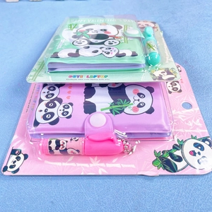 Detail von Panda Notizbuch Set mit Druckknopfverschluss und Mini Kugelschreiber