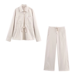Ensemble deux pièces pour femme avec veste à cordon ajustable et pantalon large assorti beige