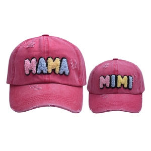 Casquettes en coton rose avec broderie bouclée colorée MAMA et MINI