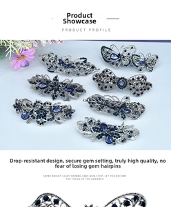 Lot de barrettes vintage avec strass bleus et motifs floraux en métal sur fond bleu