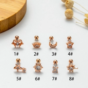 Ohrstecker-Set aus roségoldenem Edelstahl mit Sternen-, Mond- und Kleeblatt-Motiven