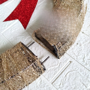 Detail of the golden sequin mesh Christmas wreath with detachable metal pin connectors