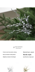 Nahaufnahme von glitzernden Weihnachtsbeeren-Zweigen für festliche Christbaumdekorationen