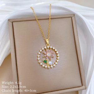 Detail view of pearl floral necklace with dimensions: weight 4.1g, size 2.2x2.9cm