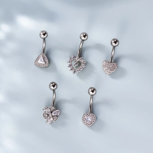 Set di 5 piercing all'ombelico in acciaio inossidabile con ciondoli a cuore e quadrifoglio