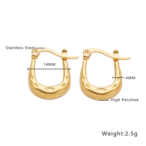 Detail of 14mm golden stainless steel U-shaped twisted hoop earrings with dimensions
