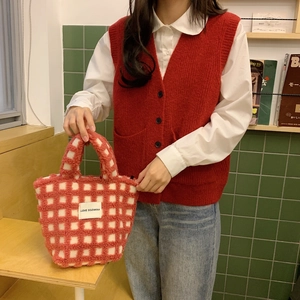 Detail of red and white checkered lamb wool tote bag with LOVE SOZAKKA woven label