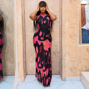Slim-fit sleeveless maxi dress with gradient abstract print and chic cutout waist