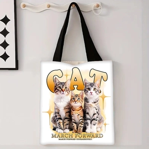 Dettaglio della borsa tote in tela con grafiche di gatti realistici e scritte MARCH FORWARD