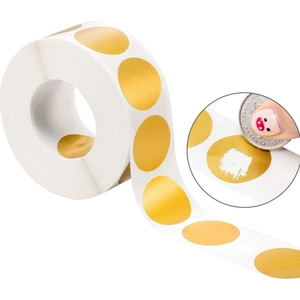 Rolle goldene runde Rubbelaufkleber mit Detailansicht der freigerubbelten Oberfläche