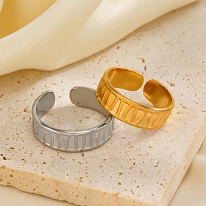 Anello In Acciaio Inossidabile Donna Placcato Oro 18K Minimalista Geometrico Righe Verticali Strutturato Aperto