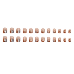 Kurze runde Kunstnägel mit Nude-Braun Marmor-Effekt und Goldfolien-Verzierungen