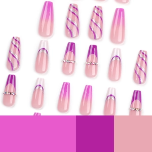 Faux ongles cercueil violets dégradés avec strass et paillettes argentées style français