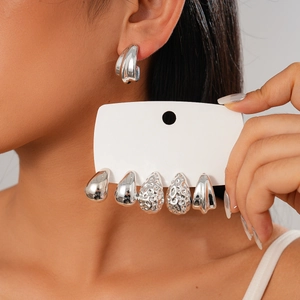 Lot de 6 boucles d'oreilles argentées en forme de goutte et créoles à texture lisse