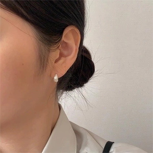 Minimalist 925 sterling silver teardrop stud earrings with textured vertical stripes
