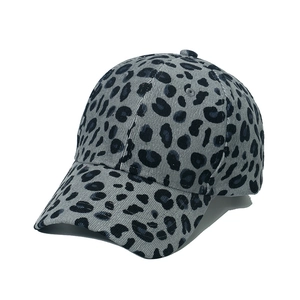 Berretto da baseball da donna in velluto a coste leopardato grigio vista di lato