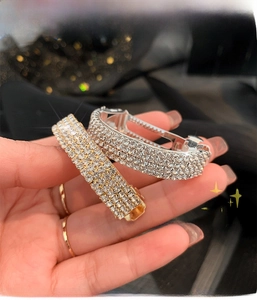 Detailed view of curved rhinestone ponytail hair clips in gold and silver alloy finish
