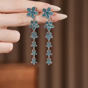 Boucles d'oreilles vintage fleurs en zircon avec longs pompons en cristal bleu et argent