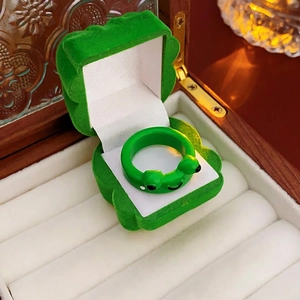 Cute green frog animal open ring with matching frog-shaped velvet jewelry gift box