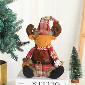 Bambola di renna di Natale europea con decorazione festiva in tessuto a quadri rosso e verde