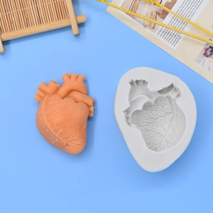 Realistic 3D heart-shaped silicone DIY baking mold for Halloween cake or chocolate making