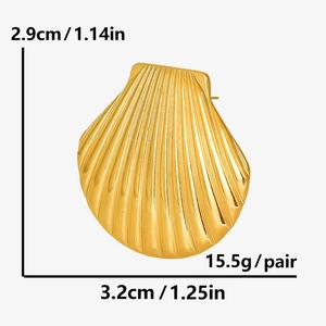 Detailed dimensions and weight of 304 stainless steel shell-shaped 18k gold stud earrings