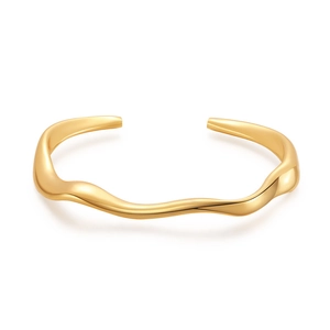 Brazalete dorado minimalista con líneas onduladas irregulares y curvas aerodinámicas