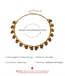 Detail van de gotische schedelketting met afmetingen en antieke gouden afwerking