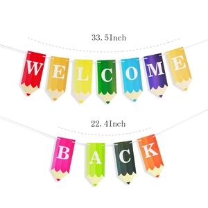 Détail des bannières scolaires colorées WELCOME BACK avec dimensions de 33,5 et 22,4 pouces