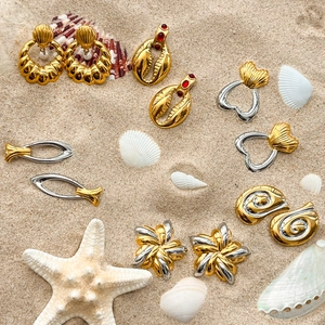 Boucles d'oreilles de luxe en acier inoxydable avec motifs de coquillage et d'étoile