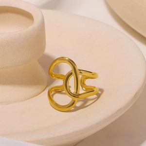 Anello aperto asimmetrico in acciaio inossidabile placcato oro 18K con design intrecciato