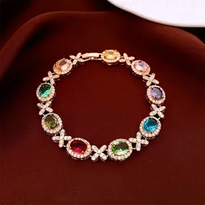 Bracciale vintage dorato con zirconi ovali colorati e chiusure a croce con cristalli