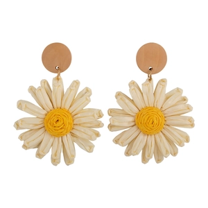 Handmade daisy drop earrings with raffia petals and wooden top for summer beach vacations