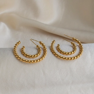 Twisted rope design C-shaped hoop earrings in 18K gold plated stainless steel