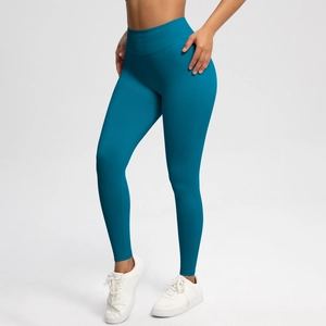 Detail der nahtlosen High-Waist Yoga-Leggings in Seeblau mit Fokus auf Textur und Elastizität