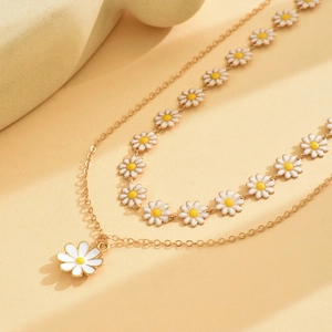 Golden double-layer necklace with white daisy flower pendants and stylish floral design