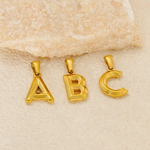 Ciondolo Iniziale Alfabeto Acciaio Inossidabile Placcato Oro 18K Lettere A-Z Minimalista 3D Accessorio Gioielli Moda Charms